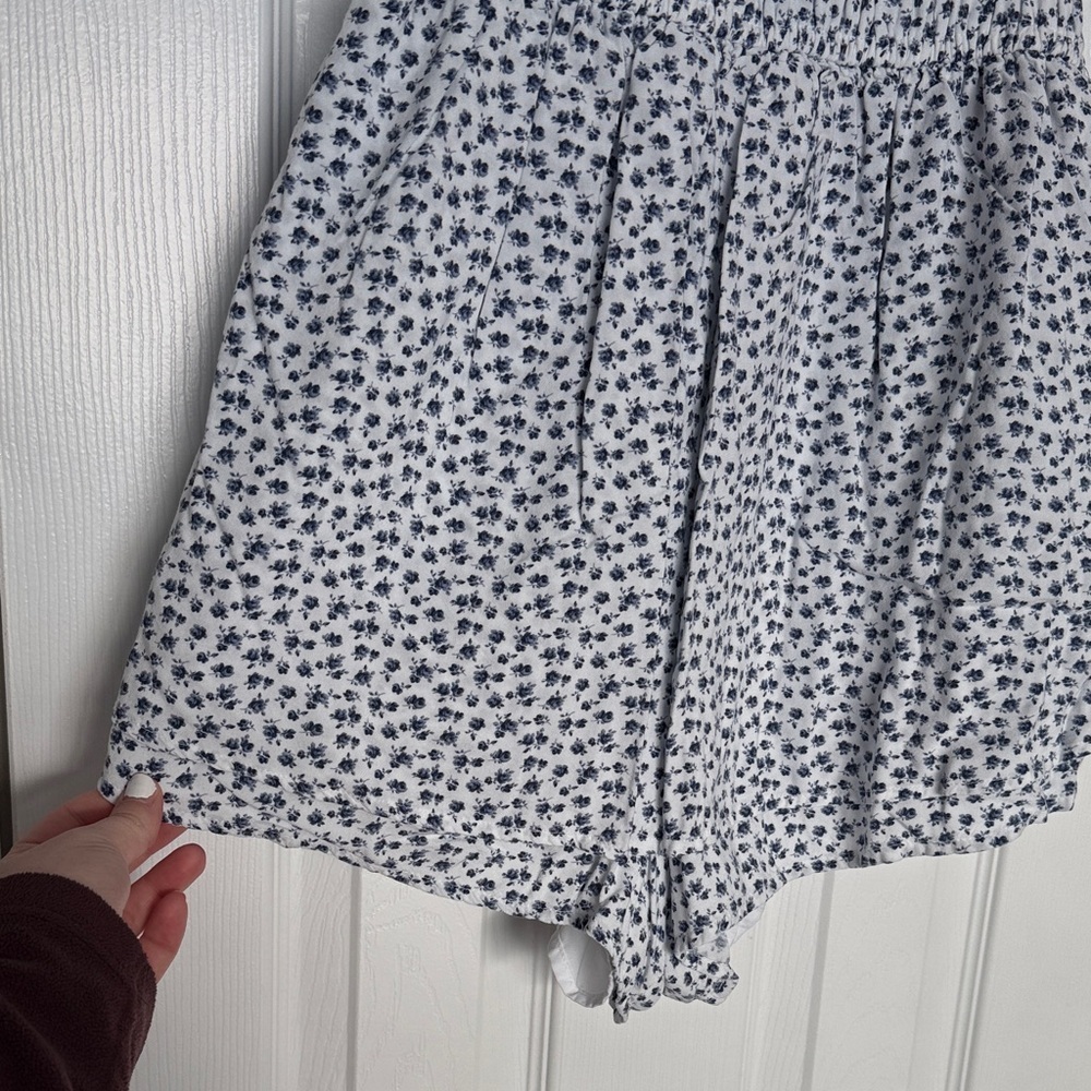 Hollister Floral Romper - Picture 12 of 15